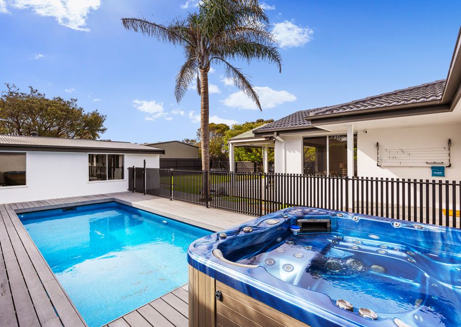 Pool and Spa, perfect for the family getaway! 