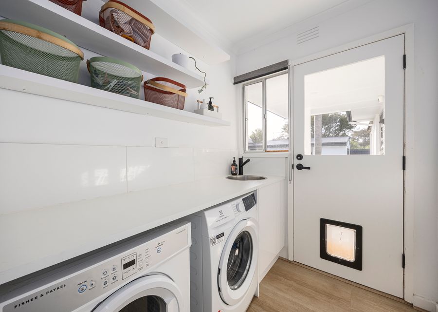 Laundry area, free to use dryer and washing machine 