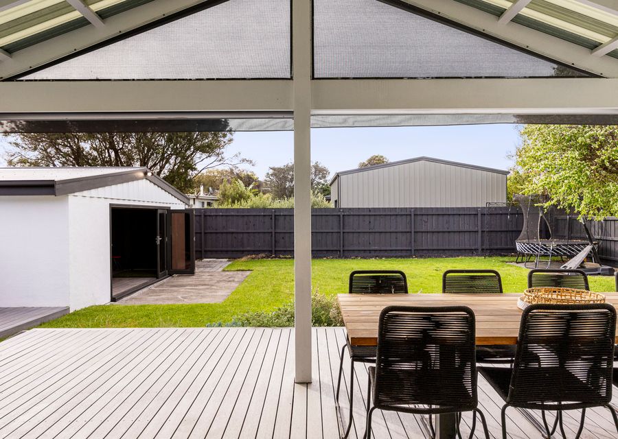 Plenty of space for children to play and run, outside dinner can also be enjoyed 