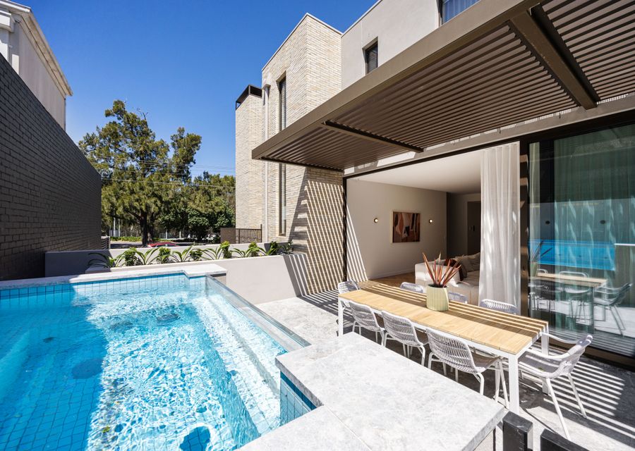 Gas heated plunge pool