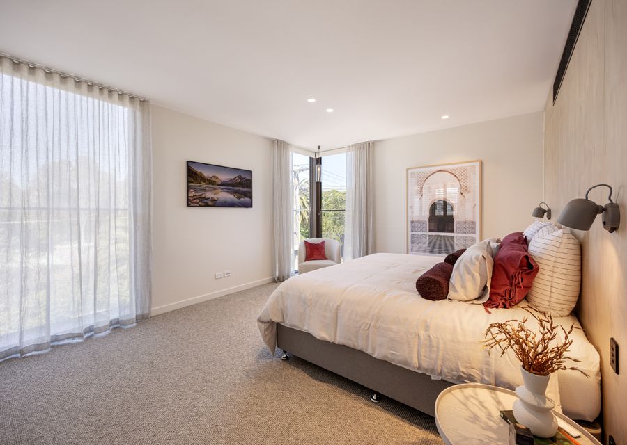 Master with king bed that can be split into two king singles 