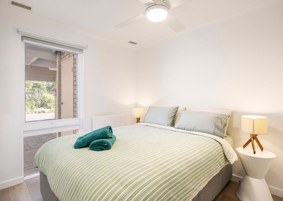 Bedroom 2 with Queen bed 