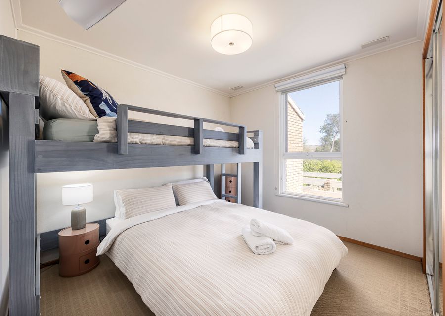 Bedroom with Queen bed and single bed on top perfect for kids 