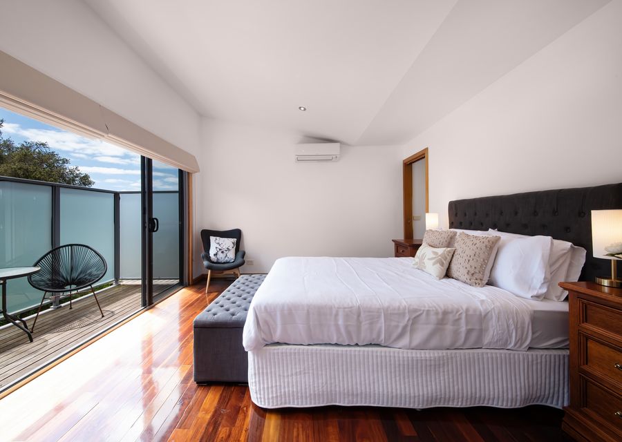 master b/room out to balcony