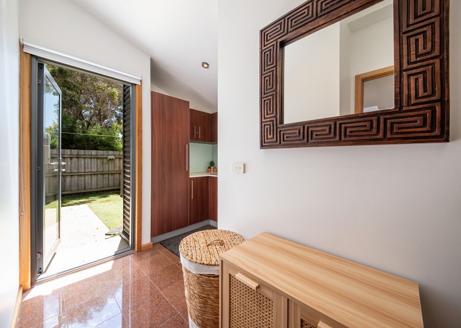 laundry out to b/yard w external shower