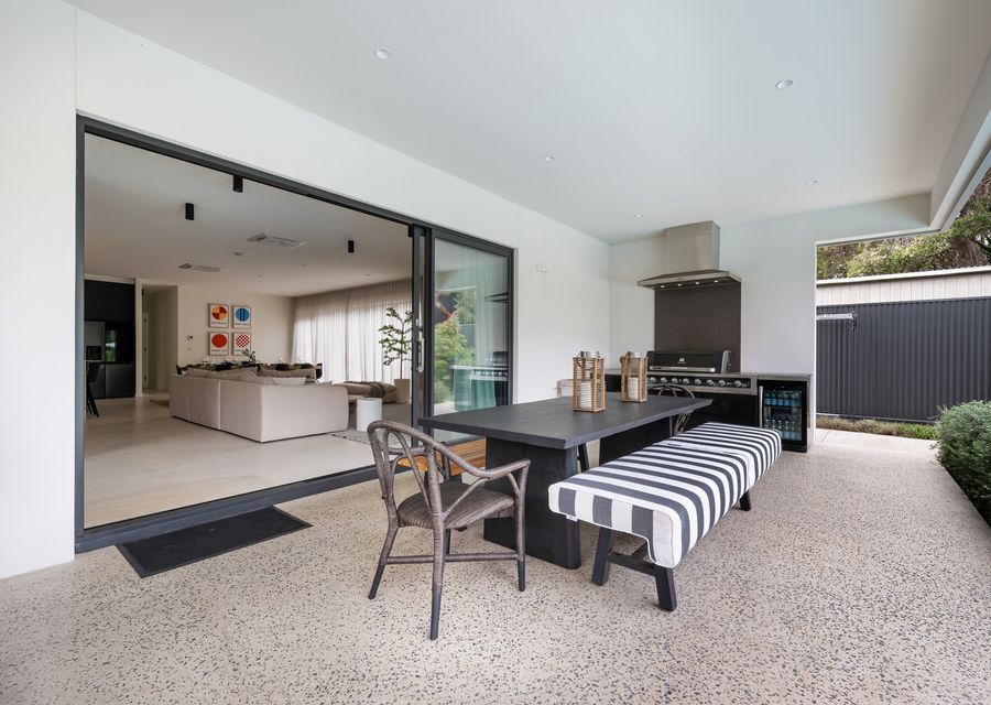 Am,azing built in BBQ and alfresco dining area