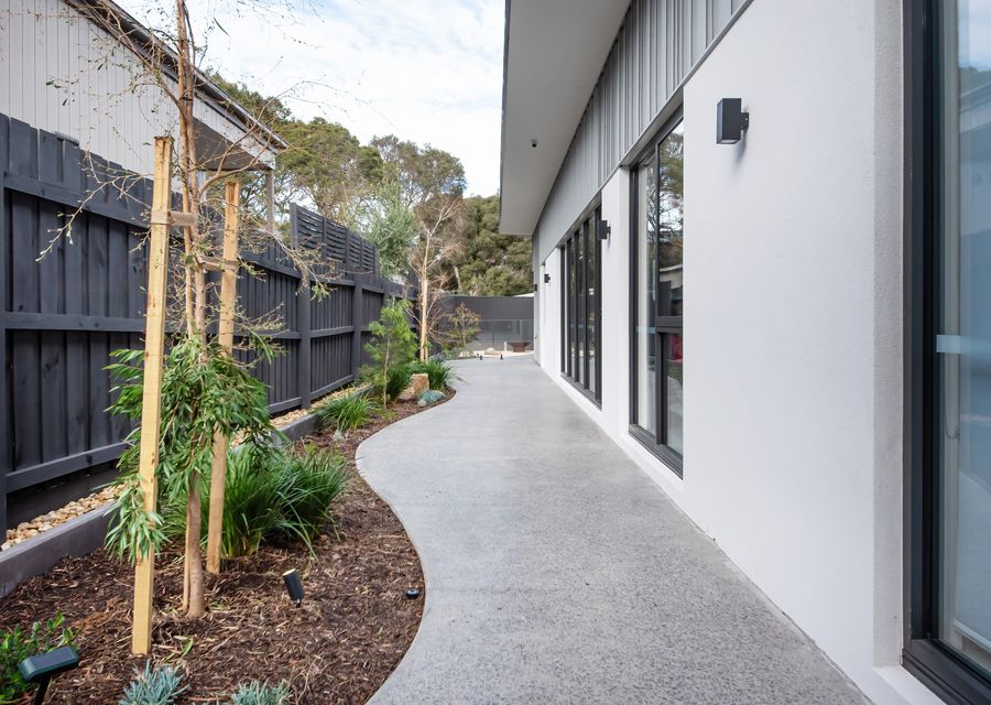 Side path around the house 