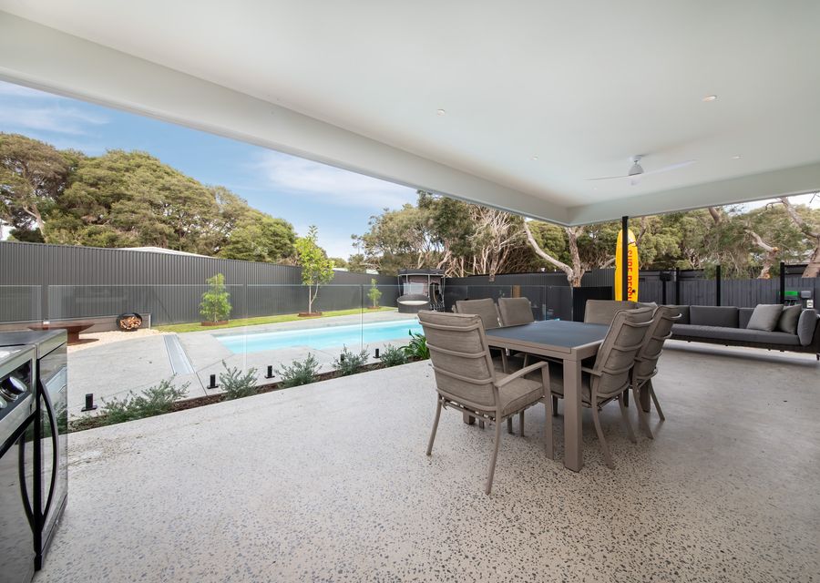 Spacious back yard, featuring BBQ and outdoor seating area 