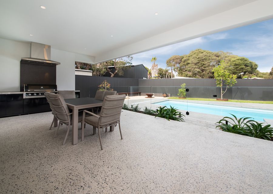 Spacious back yard, featuring BBQ and outdoor seating area 