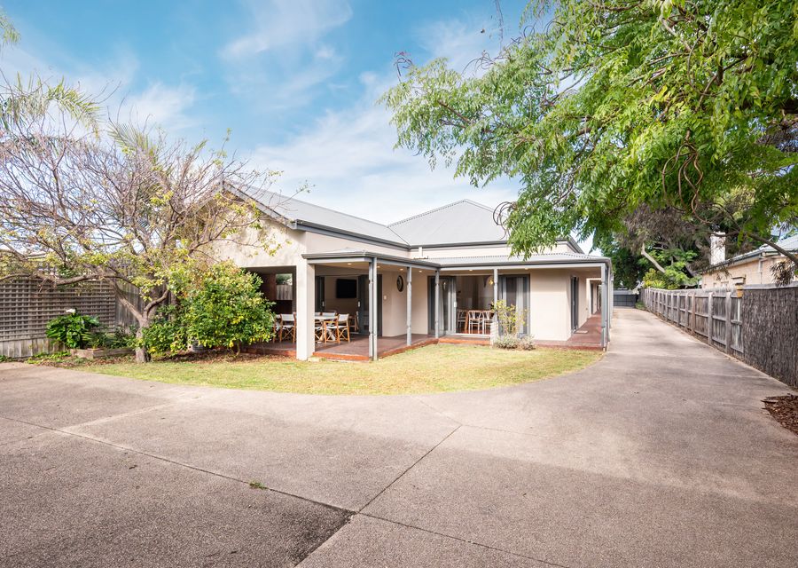 Fully secured yard, perfect for pets and young children