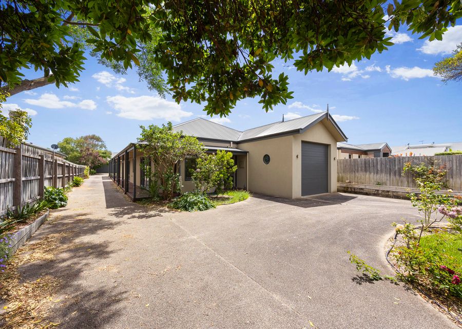 Driveway to the property 