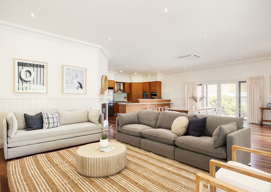 Maori in Rye walk to the beach and shops in minutes