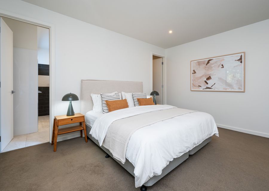 Mastr Bedroom with King bed