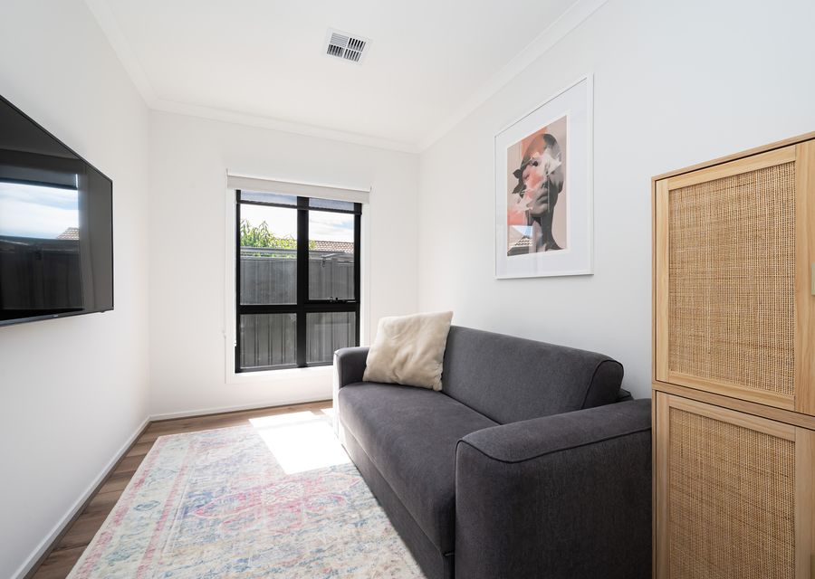 Room with smart TV and double sofa bed 