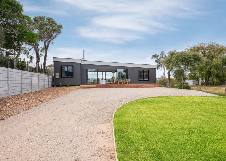 Spacious front yard with plenty of parking