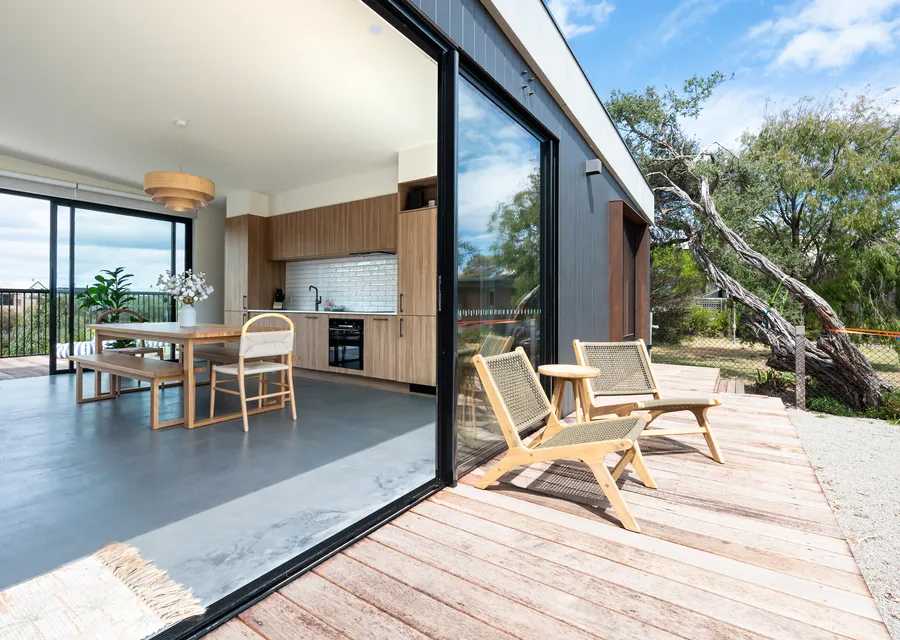 Front deck through to back deck spa