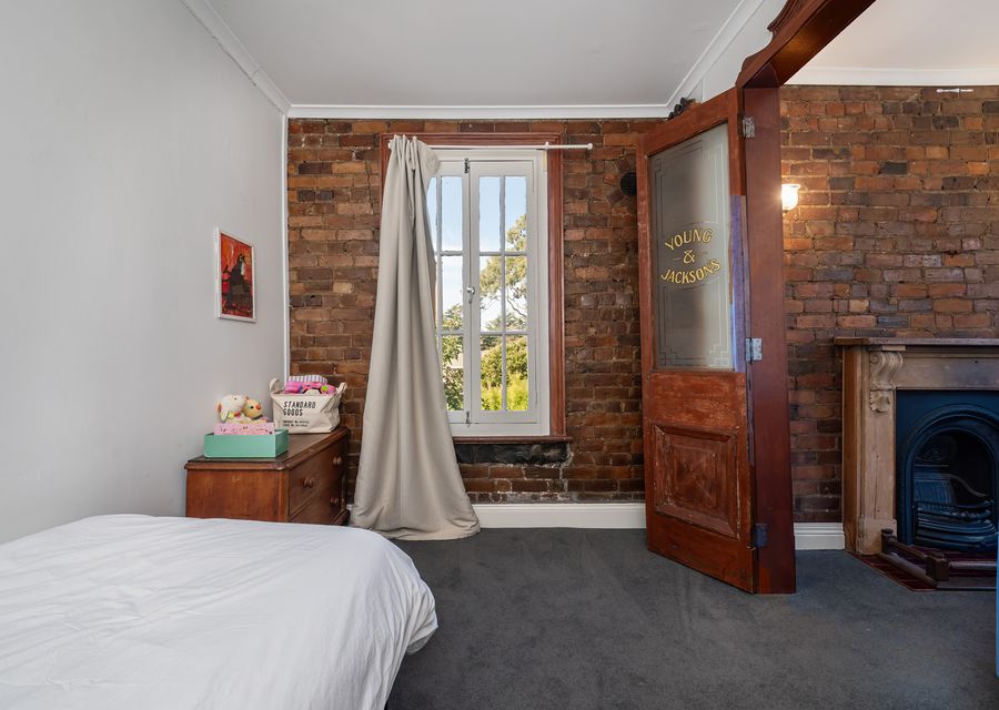 Bedroom 3 with 2 single beds and interconnecting door to create 2 rooms in one