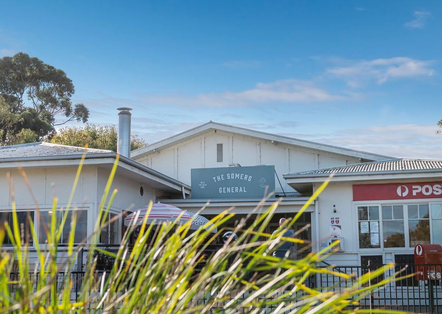 Neighbourhood and nearby shops