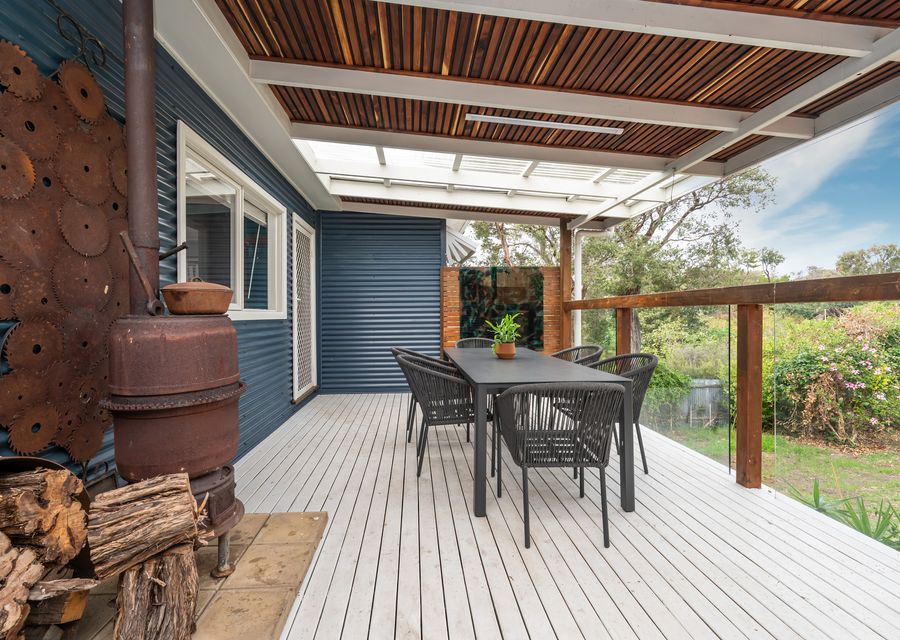 Outdoor seating/dining area 