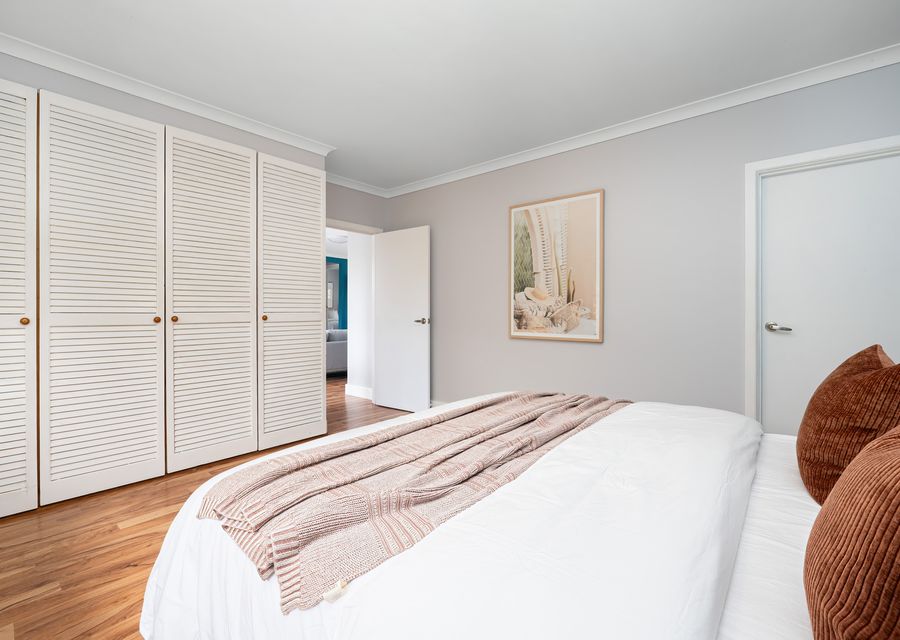 Master bedroom with King bed and ensuite 