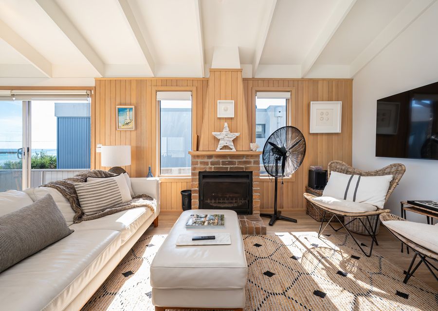 Living with smart tv and gas fireplace 