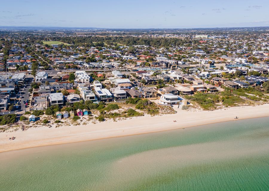 Port Phillip neighbourhood with lovely beach 