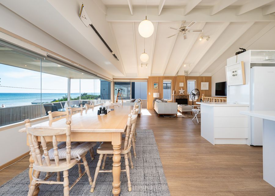 Light and bright living spaces with stunning views