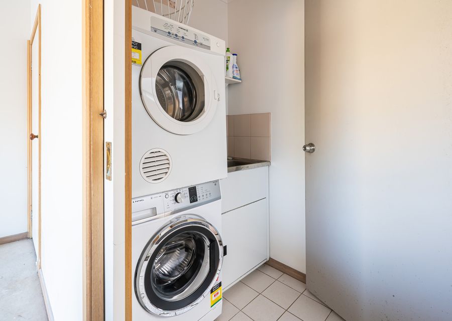 Laundry with washing machine and dryer 