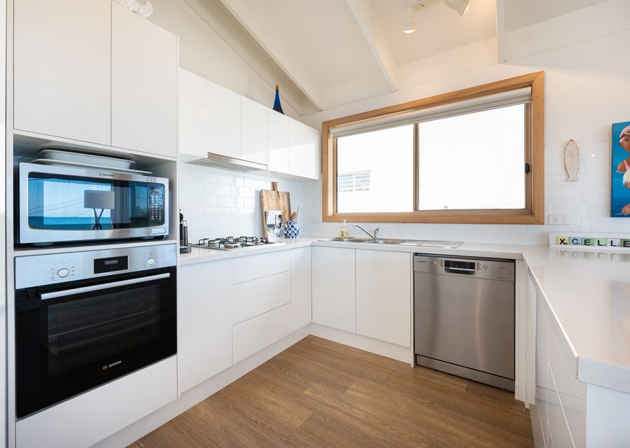 Fully equipped kitchen with dishwasher