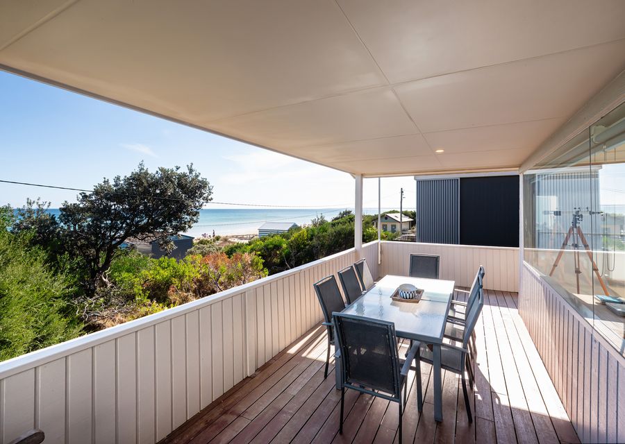 Outdoor dining looking over the beach 