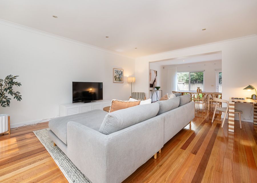 Living with dedicated desk space