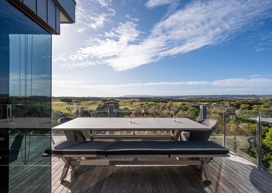 Outdoor dining with that incredible view 