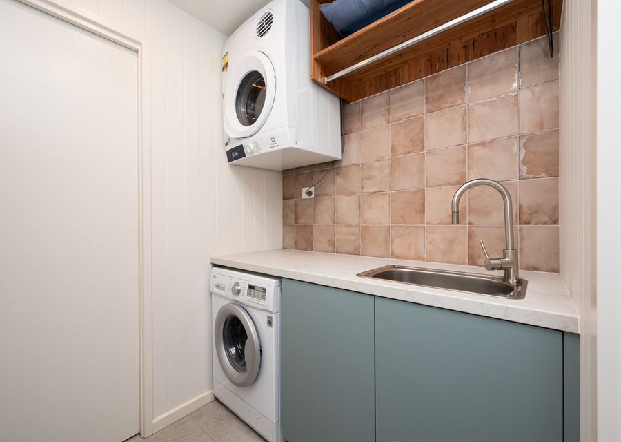 Laundry with washing machine and dryer 