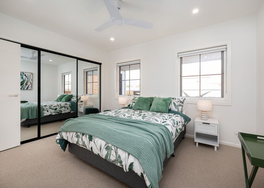Downstairs Master Bedroom with Queen bed + ensuite