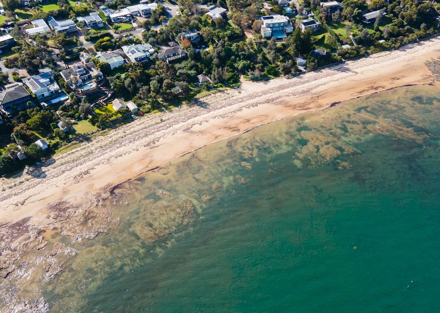 Seasom with pool and spa in beautiful Somers