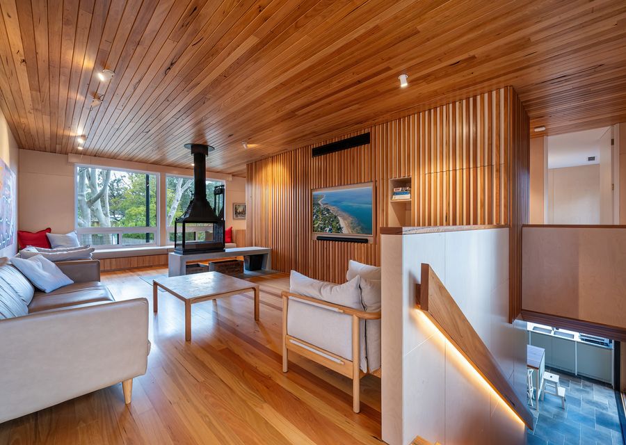 Upstairs living area. Sorry currently the fireplace is not for guest use