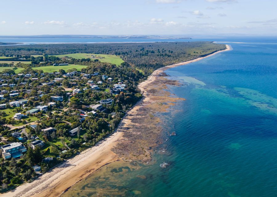 Seasom with pool and spa in beautiful Somers