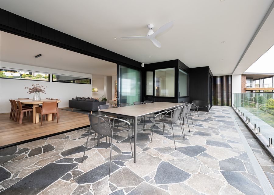 main balcony with BBQ 