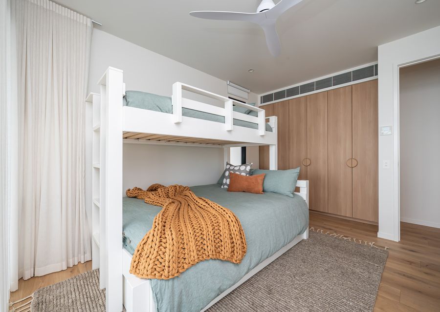 Tri bunk with single trundle sleeping four 