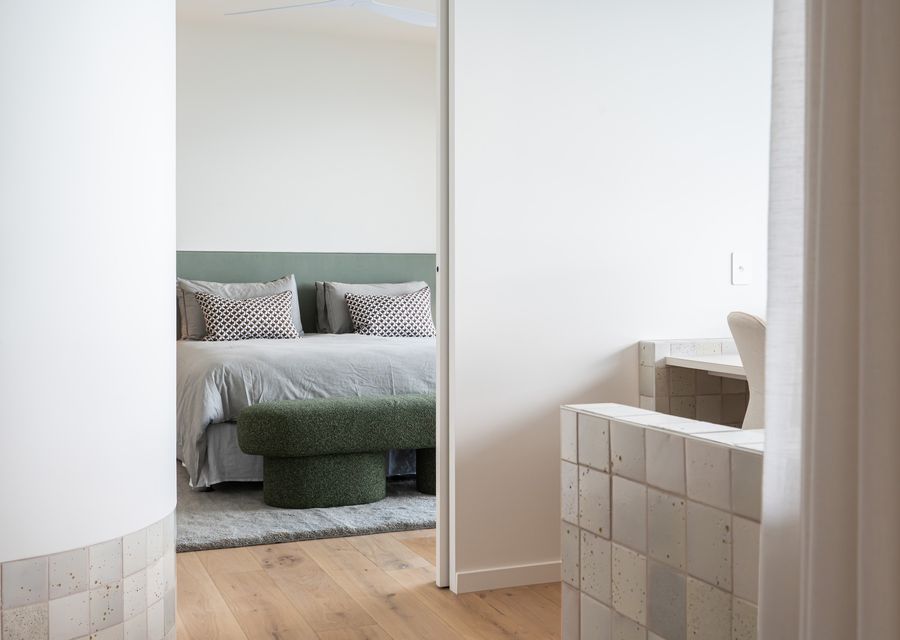 office nook through to master