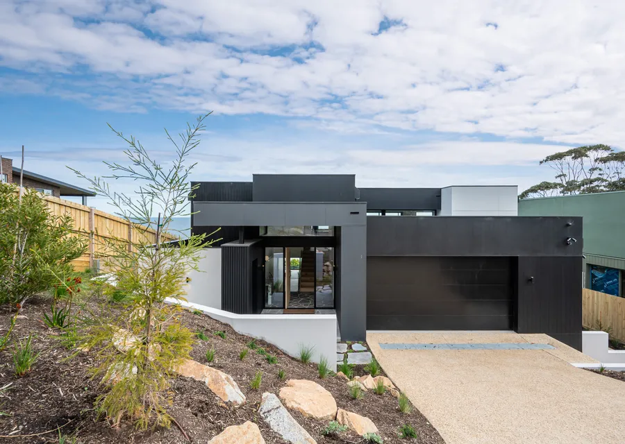 Double garage for guests use 