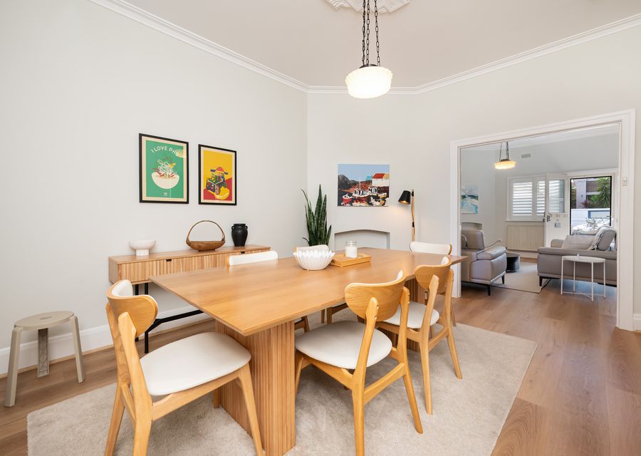 Dining with seating for 6