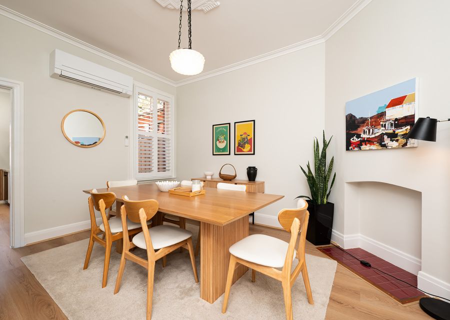 Dining with Split System for comfortable days with cooling or heating