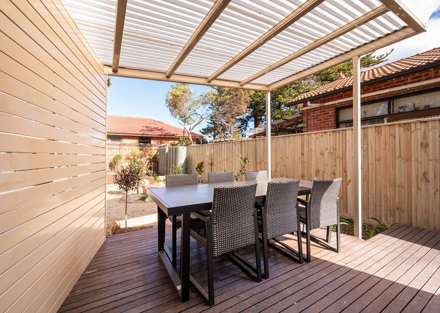 Covered outdoor seating for 6