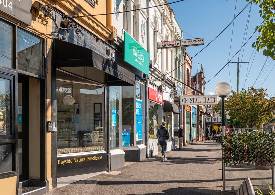 Local shopping, cafe's and restaurants