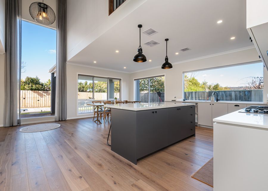 Solara House with Heated Pool and Cinema Room