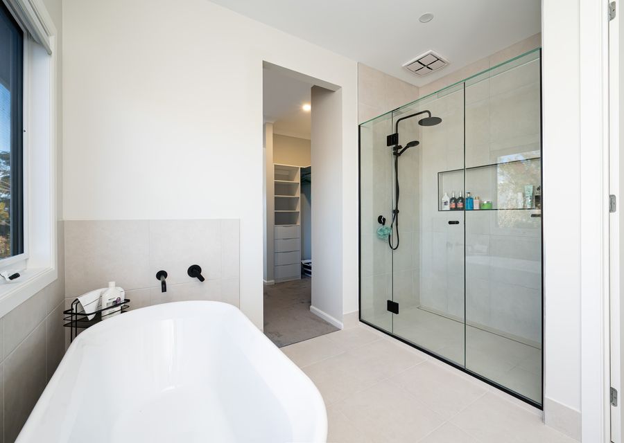 Main bathroom with bath