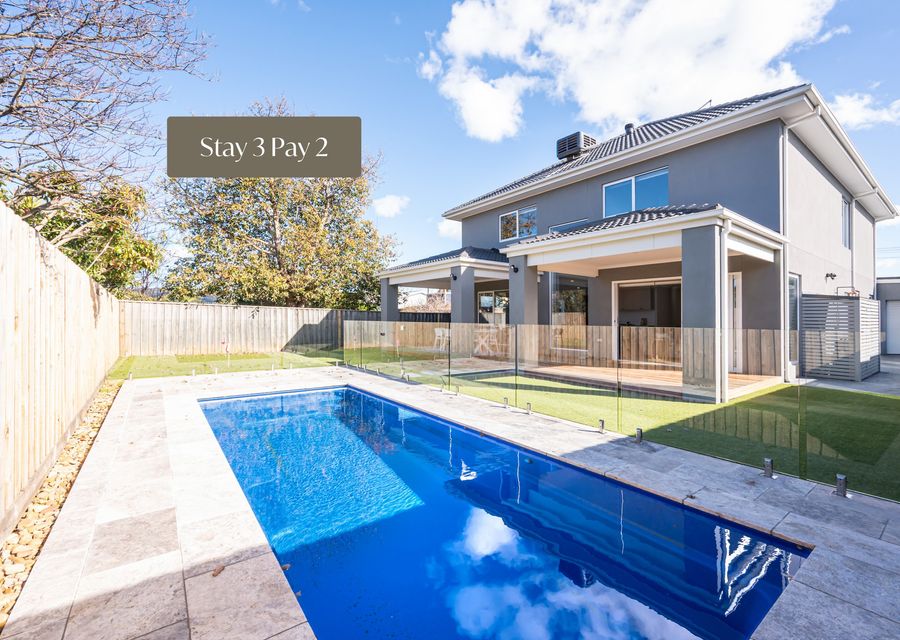 Solara House with Heated Pool and Cinema Room