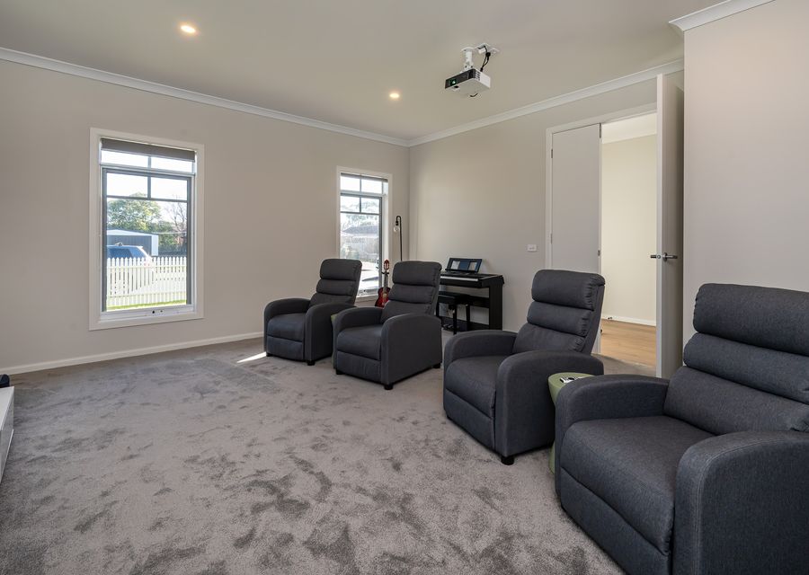 Solara House with Heated Pool and Cinema Room