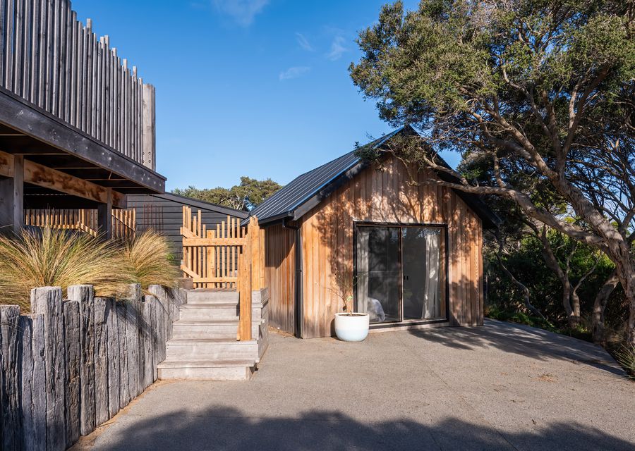 Capeviews on Higgins with separate Studio